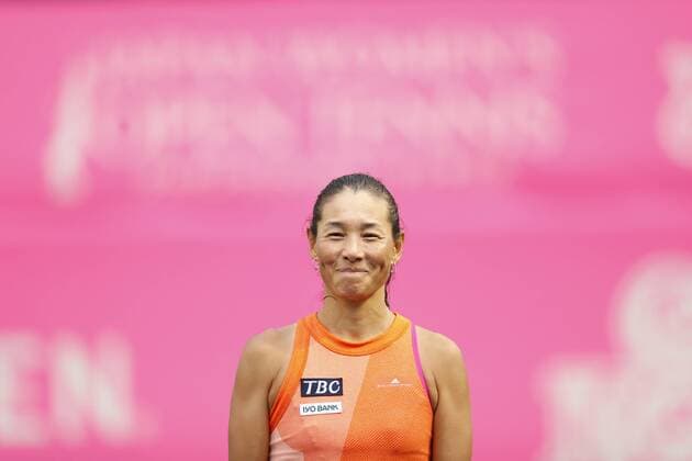Kimiko Date (JPN), SEPTEMBER 12, 2017 - Tennis : Japan Women s Open Tennis 2017 singles 1st round match between Aleksandra Krunic - Kimiko Date at Ariake Tennis Park in Tokyo, Japan. Noxthirdxpartyxsales  (umqa055781)