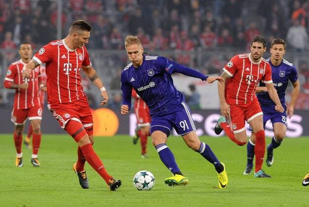 Vl Niklas SUELE FC Bavaria Munich against Lukasz TEODORCZYK RSC Anderlecht the CL Game between FC Bavaria Munich and RSC Anderlecht at 12 09 2017 Copyright: xStuetzle xEibner-Pressefotox EP_wse