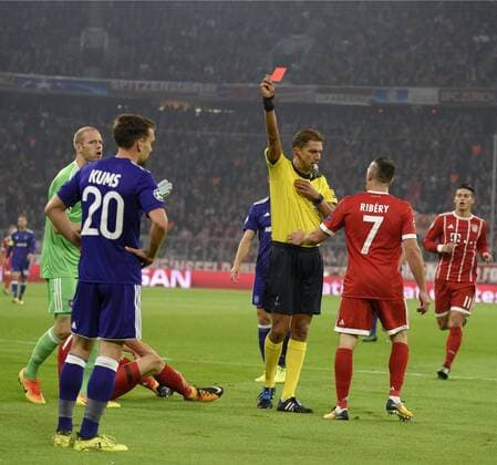 12 09 2017 Football Champions League 2017 2018 FC Bavaria Munich RSC Anderlecht in the Alliance Arena Munich Red due Emergency brake for Sven Kums RSC Anderlecht right claims Franck Ribery FC Bavaria Munich at Referees Paolo Tagliavento