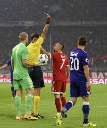12 09 2017 Football Champions League 2017 2018 FC Bavaria Munich RSC Anderlecht in the Alliance Arena Munich right claims Franck Ribery FC Bavaria Munich at Referees Paolo Tagliavento and collects yellow