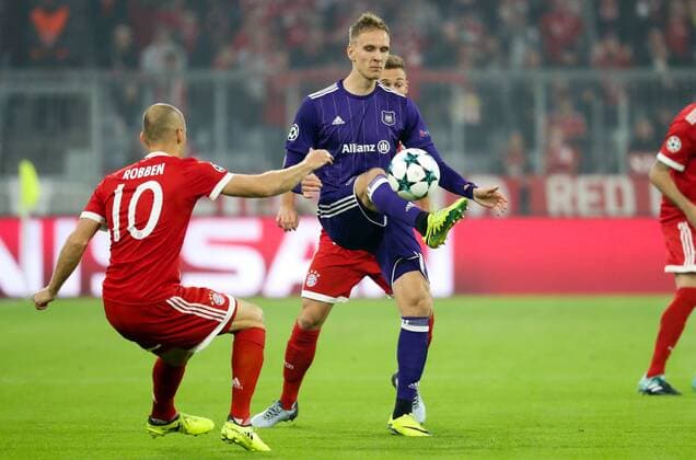 Bayern s Arjen Robben and Anderlecht s Lukasz Teodorczyk fight for the ball during a soccer game between German team FC Bayern Munich and Belgian club RSC Anderlecht, Tuesday 12 September 2017 in Munich, Germany, the first game in the group stage (Group B) of the UEFA Champions League competition. VIRGINIExLEFOUR  x05163661x