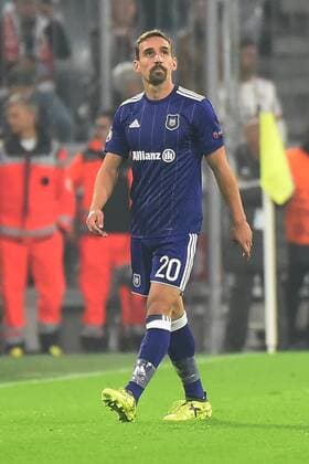 Sven Kums RSC Anderlecht is After his Red Card of square and looks to The Scene again on the Scoreboard to Germany Munich Sports Football UEFA Champions League Matchday 1 FC Bavaria Munich vs RSC Anderlecht at 12 09 2017 Alliance Arena