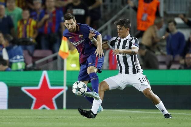 (L-R) Lionel Messi of FC Barcelona Barca Paulo Dybala of Juventus FC during the UEFA Champions League group D match between FC Barcelona and Juventus FC on September 12, 2017 at the Camp Nou stadium in Barcelona, Spain. UEFA Champions League 2017 2018 xVIxVIxImagesx xMauricexvanxSteenxIVx 8725755