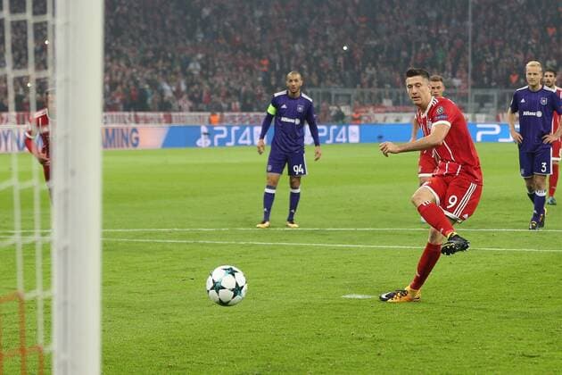Robert Lewandowski 9 FC Bavaria Munich Per Foul Penalty to 1 0 FC Bavaria Munich vs RSC Anderlecht Football Fight Champions League 12 09 2017 Munich Bavaria Germany Copyright: xkolbert-press ChristianxKolbertx