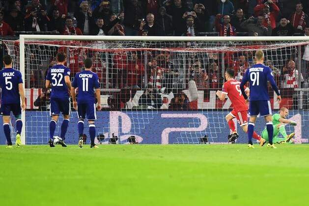 Robert Lewandowski FC Bavaria Munich reached Per Foul Penalty the 1 0 Germany Munich Sports Football UEFA Champions League Matchday 1 FC Bavaria Munich vs RSC Anderlecht at 12 09 2017 Alliance Arena