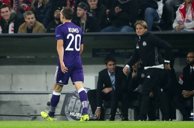 Anderlecht s Sven Kums leaves the field after receiving a red card during a soccer game between German team FC Bayern Munich and Belgian club RSC Anderlecht, Tuesday 12 September 2017 in Munich, Germany, the first game in the group stage (Group B) of the UEFA Champions League competition. VIRGINIExLEFOUR  x05163671x