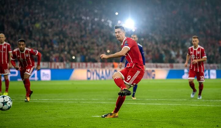 12 September 2017 Munich Alliance Arena Football UEFA Champions League FC Bavaria Munich RSC Anderlecht Muenchens Robert Lewandowski fault Per Penalty to 1 0
