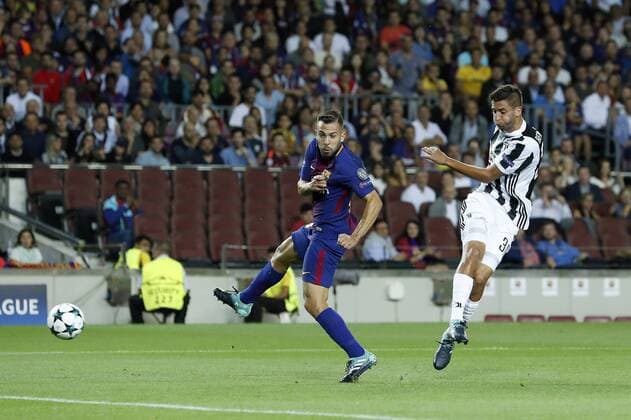 (L-R) Jordi Alba of FC Barcelona Barca Rodrigo Bentancur of Juventus FC during the UEFA Champions League group D match between FC Barcelona and Juventus FC on September 12, 2017 at the Camp Nou stadium in Barcelona, Spain. UEFA Champions League 2017 2018 xVIxVIxImagesx xMauricexvanxSteenxIVx 8726240
