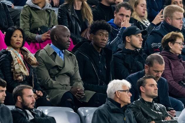 SOCCER - CL, Bayern vs Anderlecht MUNICH,GERMANY,12.SEP.17 - SOCCER - UEFA Champions League, group stage, FC Bayern Muenchen vs RSC Anderlecht. Image shows David Alaba (Bayern) with his parents Gina and George Alaba. GEPAxpictures xMarkusxFischer