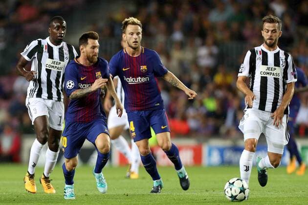 FC Barcelona Barca s Argentinian striker Lionel Messi (2L) and Croatian Ivan Rakitic (C) vie for the ball with Juventus Brazilian Douglas Costa (L) and Bosnian Miralem Pjanic during the UEFA Champions League match between FC Barcelona and Juventus FC in Barcelona, Catalonia, Spain, 12 September 2017. FC BARCELONA VS. JUVENTUS FC !ACHTUNG: NUR REDAKTIONELLE NUTZUNG!  Copyright: xTonixAlbirx BCN011 20170912-636408484417488859