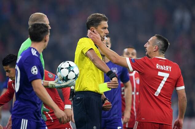 Football Champions League Season 2017 2018 Group stage FC Bavaria Munich RSC Anderlecht 12 09 2017 Franck Ribery FC Bavaria Munich claims at Referees Paolo Tagliavento and looks yellow Red Munich