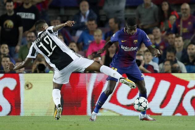(L-R) Alex Sandro of Juventus FC, Ousmane Dembele of FC Barcelona Barca during the UEFA Champions League group D match between FC Barcelona and Juventus FC on September 12, 2017 at the Camp Nou stadium in Barcelona, Spain. UEFA Champions League 2017 2018 xVIxVIxImagesx xMauricexvanxSteenxIVx 8726438