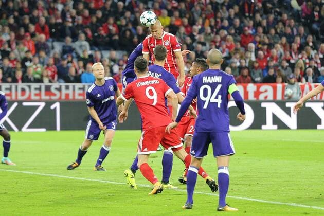 in duel Action shot Penalty Arjen seals 10 FC Bavaria Munich Uros Spajic 5 RSC Anderlecht Robert Lewandowski 9 FC Bavaria Munich Sofiane Hanni 94 RSC Anderlecht FC Bavaria Munich vs RSC Anderlecht Football Fight Champions League 12 09 2017 Munich Bavaria Germany Copyright: xkolbert-press ChristianxKolbertx