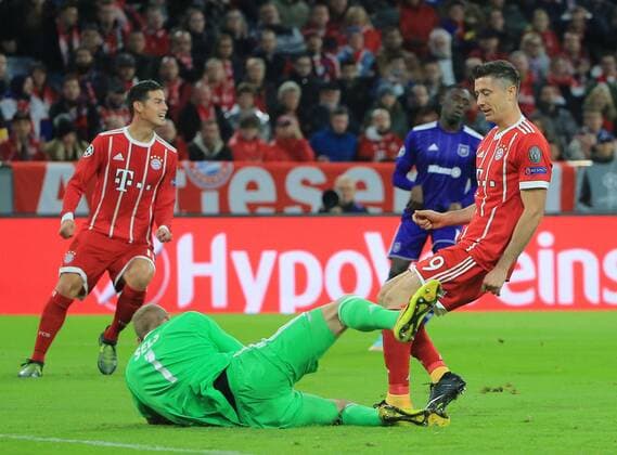 CL FCB vs RSC Anderlecht Champions League Alliance Arena Munich Football Sports in Picture Mats Sels Anderlecht stops Robert Lewandowski FCB