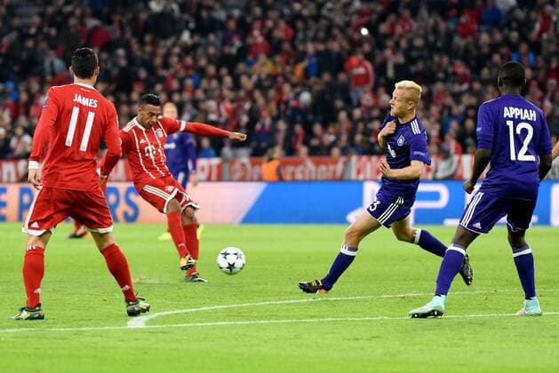 James Rodriguez FC Bavaria Munich Corentin Tolisso FC Bavaria Munich Oliver Deschacht RSC Anderlecht Dennis Appiah RSC Anderlecht Germany Munich Sports Football UEFA Champions League Matchday 1 FC Bavaria Munich vs RSC Anderlecht at 12 09 2017 Alliance Arena