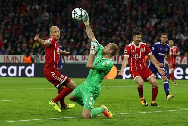 Arjen seals Goalkeeper Matz Sels Action shot Game scene duel Sports Football Football UEFA CL Champions League men Season 2017 2018 12 09 2017 FC Bavaria Munich vs RSC Anderlecht