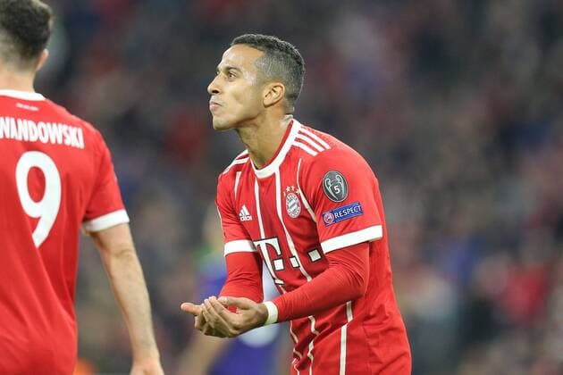 goal celebration from Thiago Alcantara 6 FC Bavaria Munich to 2 0 signals The Cot FC Bavaria Munich vs RSC Anderlecht Football Fight Champions League 12 09 2017 Munich Bavaria Germany Copyright: xkolbert-press ChristianxKolbertx
