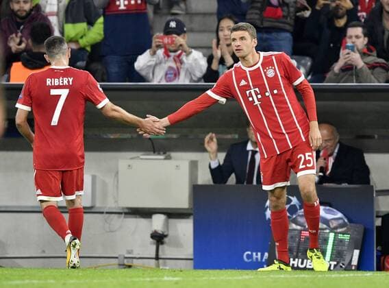 Exchange Replacement Einwechslung Thomas Mueller FC Bavaria Munich , for Franck Ribery FC Bavaria Munich the Sure is Gesture Gesture Champions League CL Group stage FC Bavaria Munich FCB vs RSC Anderlecht 12 09 2017 FC Bavaria Munich FCB vs RSC Anderlecht