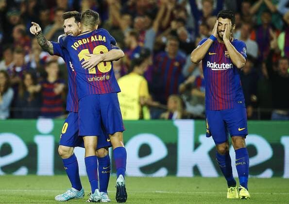 FC Barcelona Barca s Argentinian striker Lionel Messi (R) jubilates the third goal against Juventus with his teammates during the UEFA Champions League match between FC Barcelona and Juventus FC in Barcelona, Catalonia, Spain, 12 September 2017. FC BARCELONA VS. JUVENTUS FC !ACHTUNG: NUR REDAKTIONELLE NUTZUNG!  Copyright: xAlejandroxGarciax BCN061 20170912-636408530935280320
