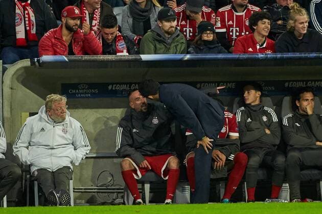 Munich Germany 12 09 2017 UEFA Champions League 2017 18 Season 1st Game Day FC Bavaria Munich RSC Anderlecht Franck Ribery FCB is Stick Sure and will from Sports Director Hasan Salihamidzic FCB getroestet DeFodi049