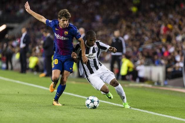SPAIN - Sep,12th: Sergi Roberto and Douglas Costa during the match between FC Barcelona Barca - Juventus, for the group stage, round 1 of the Champions League, held at Camp Nou Stadium on 12th September 2017 in Barcelona, Spain. (Credit: Mikel Trigueros Urbanandsport Cordon Press)  xCordonxPressx xSPAINx-xFCxBarcelonax-xJuventusx-xxChampionsxLeaguex-x2017 18x