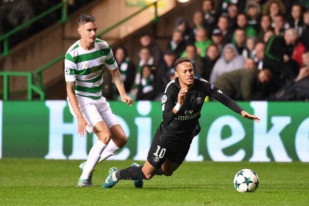 10 NEYMAR JR (psg) - 23 Mikael Lustig (cel) - FAUTE FOOTBALL : Celtic Glasgow vs Paris SG - Ligue des Champions - 12 09 2017 AnthonyBIBARD FEP Panoramic 