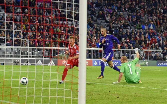 12 09 2017 Football Champions League 2017 2018 FC Bavaria Munich RSC Anderlecht in the Alliance Arena Munich left Joshua KIMMICH FC Bavaria Munich Torschuß to 3 0 against Goalkeeper Matz Sels right RSC Anderlecht