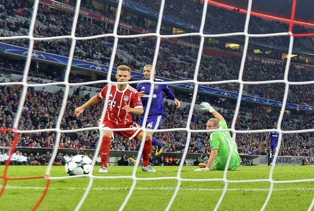 12 09 2017 Football Champions League 2017 2018 FC Bavaria Munich RSC Anderlecht in the Alliance Arena Munich left Joshua KIMMICH FC Bavaria Munich Torschuß to 3 0 against Goalkeeper Matz Sels right RSC Anderlecht