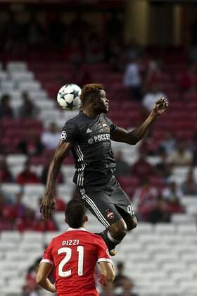 September 12, 2017 - Lisbon, Portugal - CSKA s forward Aaron Olanare (R) vies with Benfica s forward Pizzi during the Champions League football match between SL Benfica and CSKA Moskva at Luz Stadium in Lisbon on September 12, 2017. NURPHOTO CARLOS COSTA. SL Benfica v CSKA Moskva - UEFA Champions League  - ZUMAn230 20170912_zaa_n230_344 Copyright: xCarlosxCostax