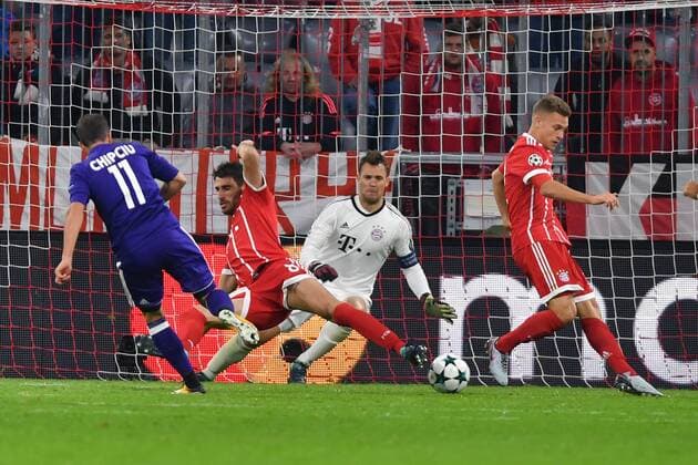 Torchance Alexandru ukkan Chipciu Anderlecht Action shot shot against Manuel later Goalkeeper FC Bavaria Munich FC Bavaria Munich RSC Anderlecht 3 0 Football Champions League Group stage at 12 09 2017 A l l I A n Z A r E n A