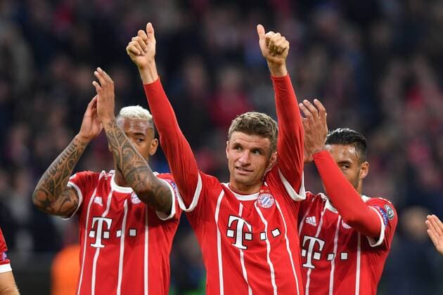 Final cheering Thomas Mueller Mueller Bavaria Munich left Jerome Boateng Bavaria Munich cheering happiness Enthusiasm FC Bavaria Munich RSC Anderlecht 3 0 Football Champions League Group stage at 12 09 2017 A l l I A n Z A r E n A