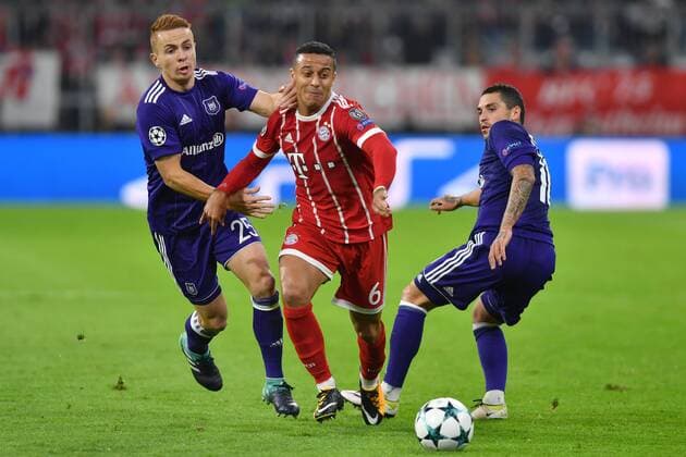 Thiago Alcantara FCB Action shot duel against Adrien Trebel Anderlecht left and Nicolae Stanciu Anderlecht FC Bavaria Munich RSC Anderlecht 3 0 Football Champions League Group stage at 12 09 2017 A l l I A n Z A r E n A