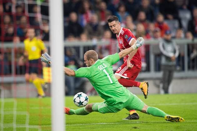 FC Bavaria Munich vs RSC Anderlecht Champions League Beginning Alliance Arena Munich 12 09 2017 in Picture Mats Sels Robert Lewandowski Â