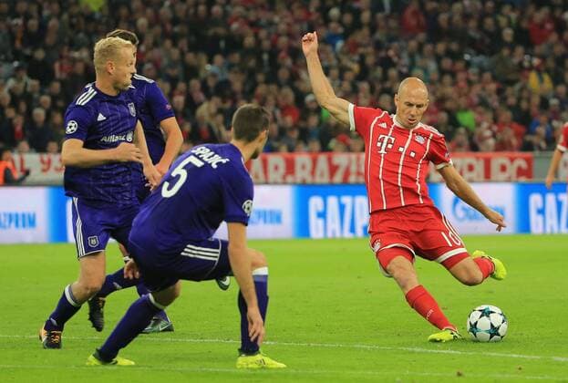 (170913) -- MUNICH, Sept. 13, 2017 -- Bayern Munich s Arjen Robben (R) shoots during the first round of UEFA Champions League (UCL) group match between Bayern Munich of Germany and RSC Anderlecht of Belgium, in Munich, Germany, on Sept. 12, 2017. Bayern Munich won 3-0. ) (SP)GERMANY-MUNICH-SOCCER-UEFA-UCL-BAYERN MUNICH VS ANDERLECHT PhilippexRuiz 
