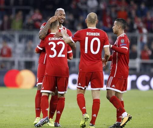 Boateng Jerome team FC Bavaria Munich cheering with KIMMICH Joshua After his goal Champions League Group B Season 2017 2018 Game FC Bavaria Munich RSC Anderlecht at 12 September 2017 in the Alliance Arena in Munich
