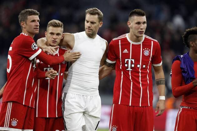 later Manuel team FC Bavaria Munich cheering with KIMMICH Joshua SUELE and Mueller Champions League Group B Season 2017 2018 Game FC Bavaria Munich RSC Anderlecht at 12 September 2017 in the Alliance Arena in Munich