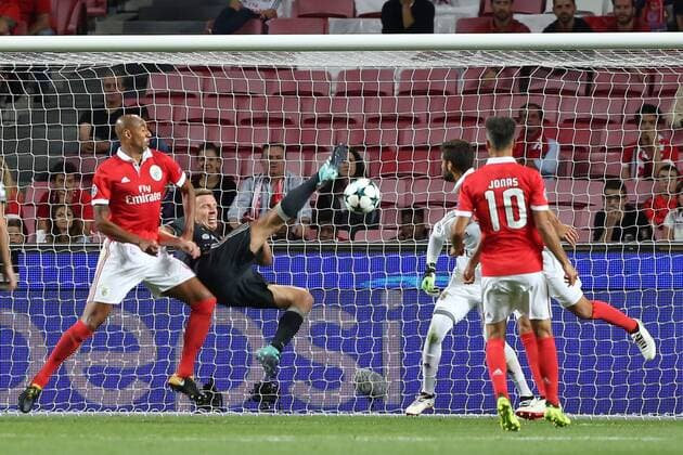 September 12, 2017 - Lisbon, Portugal - CSKA s defender Vasili Berezutski (C ) fights for the ball with Benfica s Brazilian defender Luisao (L) during UEFA Champions League football match SL Benfica vs CSKA Moscow at the Luz stadium in Lisbon, Portugal on September 12, 2017. Photo: UEFA Soccer 2017: Benfica vs CSKA Moscow - ZUMAf123 20170912_zap_f123_035 Copyright: xPedroxFiuzax