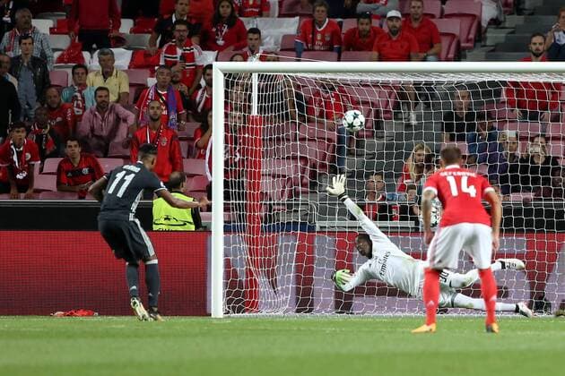 September 12, 2017 - Lisbon, Portugal - CSKA s forward Vitinho shoots a penalty to score against Benfica s Portuguese goalkeeper Bruno Varela during UEFA Champions League football match SL Benfica vs CSKA Moscow at the Luz stadium in Lisbon, Portugal on September 12, 2017. Photo: UEFA Soccer 2017: Benfica vs CSKA Moscow - ZUMAf123 20170912_zap_f123_036 Copyright: xPedroxFiuzax