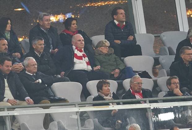 Uli Hoeneß FCB with Wife Susi on the ehrentribuene Grandstand Guests of honor Celebrities Celebrity VIP FC Bavaria Munich RSC Anderlecht 3 0 Group stage Leg Football UEFA Champions League Munich 12 09 2017 CL Season 2017 2018