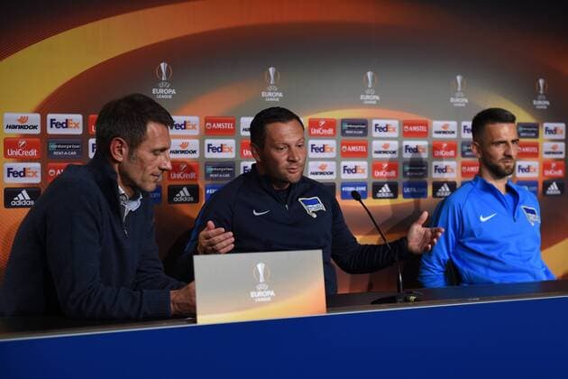 Football men 2017 18 UEFA Euro League Hertha BSC Press conference Spokesman Max Young Hertha BSC Head coach Pal Dardai Hertha BSC Vedad Ibisevic No 19 Hertha BSC 13 09 17 Copyright: xMichaelxHundtx xMatthiasxKochx