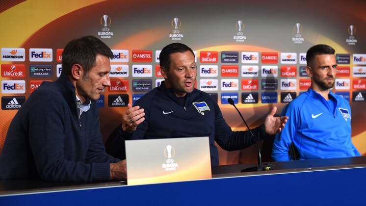Football men 2017 18 UEFA Euro League Hertha BSC Press conference Spokesman Max Young Hertha BSC Head coach Pal Dardai Hertha BSC Vedad Ibisevic No 19 Hertha BSC 13 09 17 Copyright: xMichaelxHundtx xMatthiasxKochx