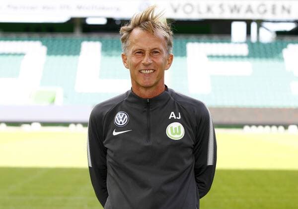 Andries Jonker team manager Sports Football Football DFL First 1 Bundesliga men Season 2017 2018 13 09 2017 VfL Wolfsburg Portrait session Kader Portrait presentation Presentation Press call