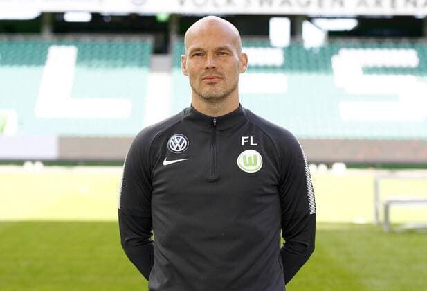 Fredrik Ljungberg Co team manager Sports Football Football DFL First 1 Bundesliga men Season 2017 2018 13 09 2017 VfL Wolfsburg Portrait session Kader Portrait presentation Presentation Press call