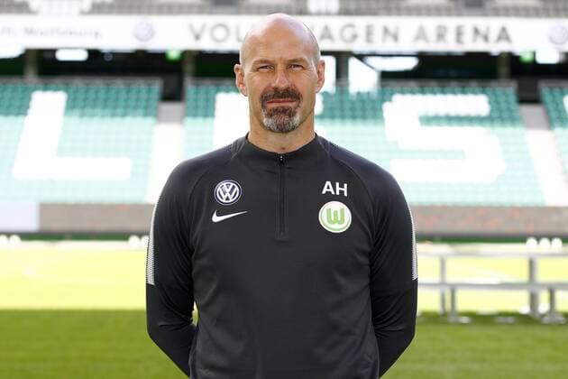 Andreas Hilfiker Goalkeeper coach Sports Football Football DFL First 1 Bundesliga men Season 2017 2018 13 09 2017 VfL Wolfsburg Portrait session Kader Portrait presentation Presentation Press call