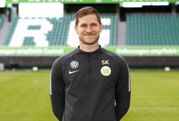 Stephan Kerth Athletiktrainer Sports Football Football DFL First 1 Bundesliga men Season 2017 2018 13 09 2017 VfL Wolfsburg Portrait session Kader Portrait presentation Presentation Press call
