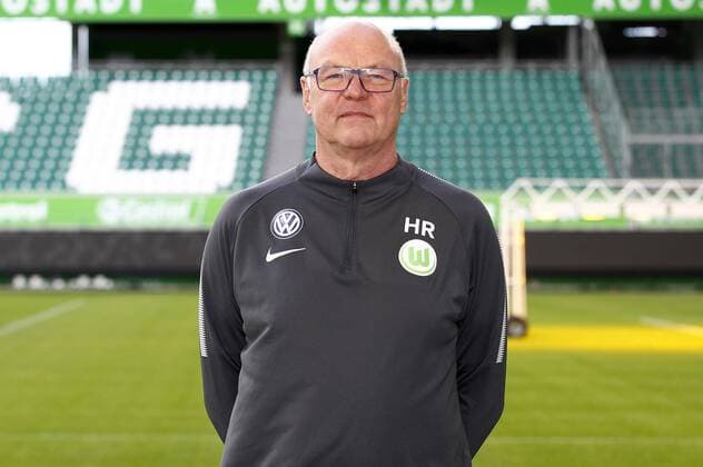 Heribert Ruettgers Zeugwart Sports Football Football DFL First 1 Bundesliga men Season 2017 2018 13 09 2017 VfL Wolfsburg Portrait session Kader Portrait presentation Presentation Press call