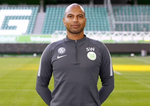 Sascha White Sports Football Football DFL First 1 Bundesliga men Season 2017 2018 13 09 2017 VfL Wolfsburg Portrait session Kader Portrait presentation Presentation Press call