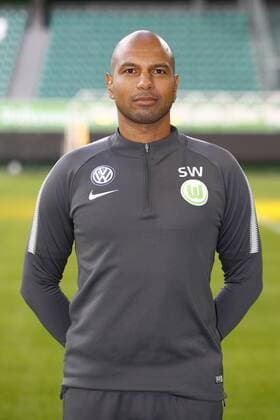 Sascha White Wolfsburg Sports Football Football DFL First 1 Bundesliga men Season 2017 2018 13 09 2017 VfL Wolfsburg Portrait session Kader Portrait presentation Presentation Press call