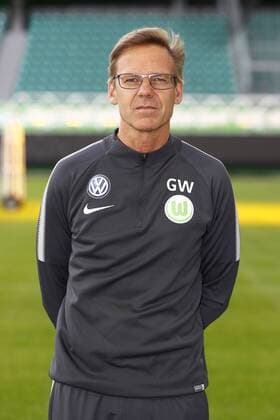 Dr Gunter Wilhelm Team doctor Wolfsburg Sports Football Football DFL First 1 Bundesliga men Season 2017 2018 13 09 2017 VfL Wolfsburg Portrait session Kader Portrait presentation Presentation Press call