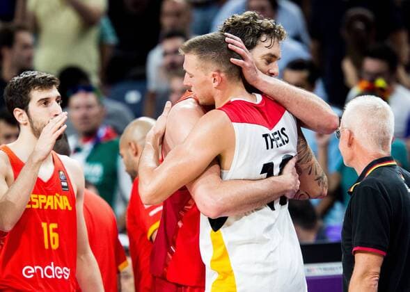 12 09 2017 Sinan Erdem Dome Istanbul Door FIBA Eurobasket 2017 Germany vs Spain Quarter-finals in Picture Pau Gasol of Spain and Daniel Theis of Germany during The Eurobasket 2017 Quarter Final Match between Germany and Spain AT The Sinan Erdem Dome in Istanbul Turkey ON 2017 09 12 Istanbul  EX_SPIDA